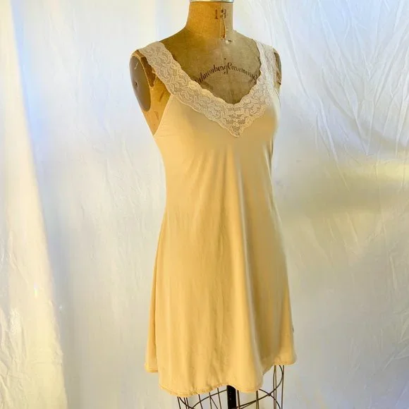 VANITY FAIR Nude Beige Fit Your Body Full Slip Nylon Spandex #10-073 18" 36/42 - Picture 3 of 7